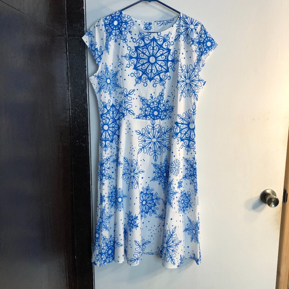 Snowflake Print Short-Sleeve Dress